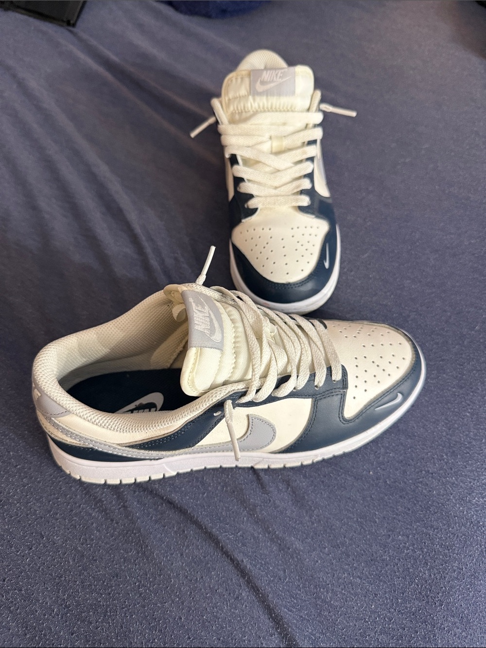 Women’s NIKE DUNKS ——— off-white, navy, gray